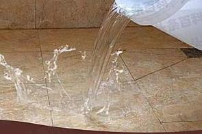 西乡塘漏水维修 免砸砖防水材料该如何施工